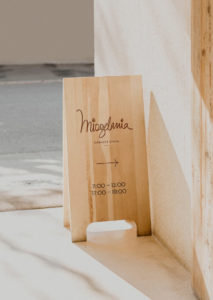 Cartel de madera de la tienda Miszelania